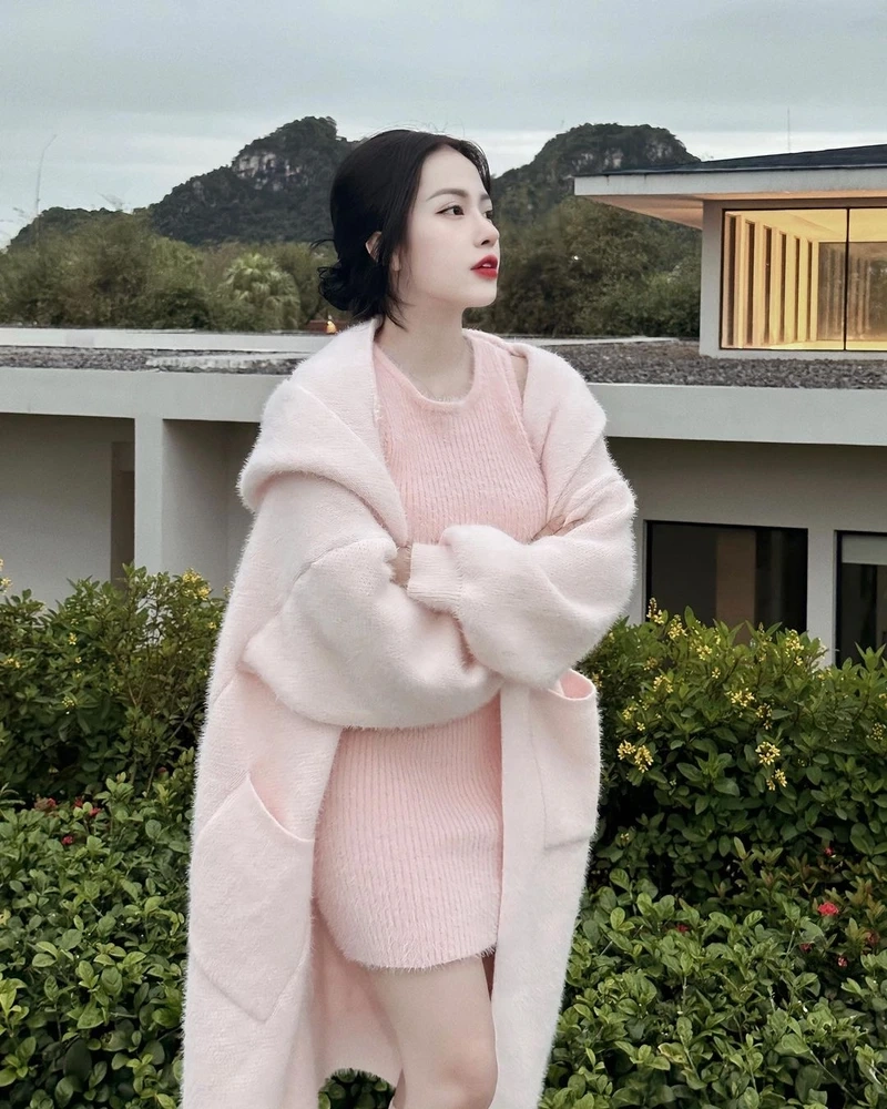 Mặt gái xinh đeo kính, tạo ấn tượng mạnh mẽ với thần thái ngầu