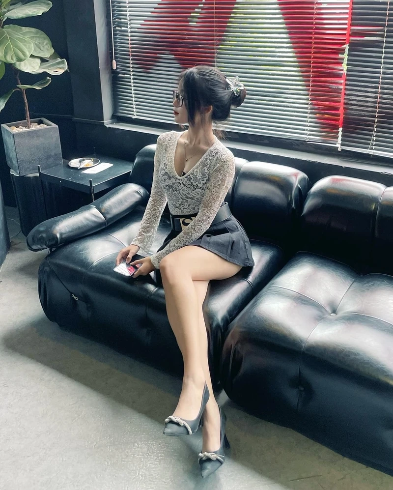 Gái xinh che mặt ảnh avatar đẹp cho con gái thể hiện nét duyên dáng