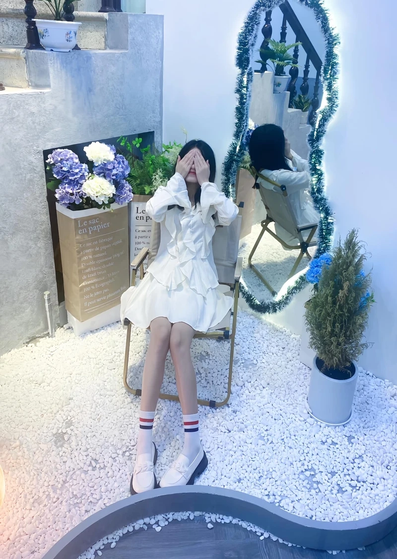 Gái xinh tóc dài cute với vẻ đẹp ngọt ngào và dễ mến
