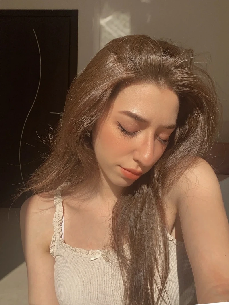 Gái xinh tiktok bikini làm nổi bật phong cách cuốn hút và tự nhiên