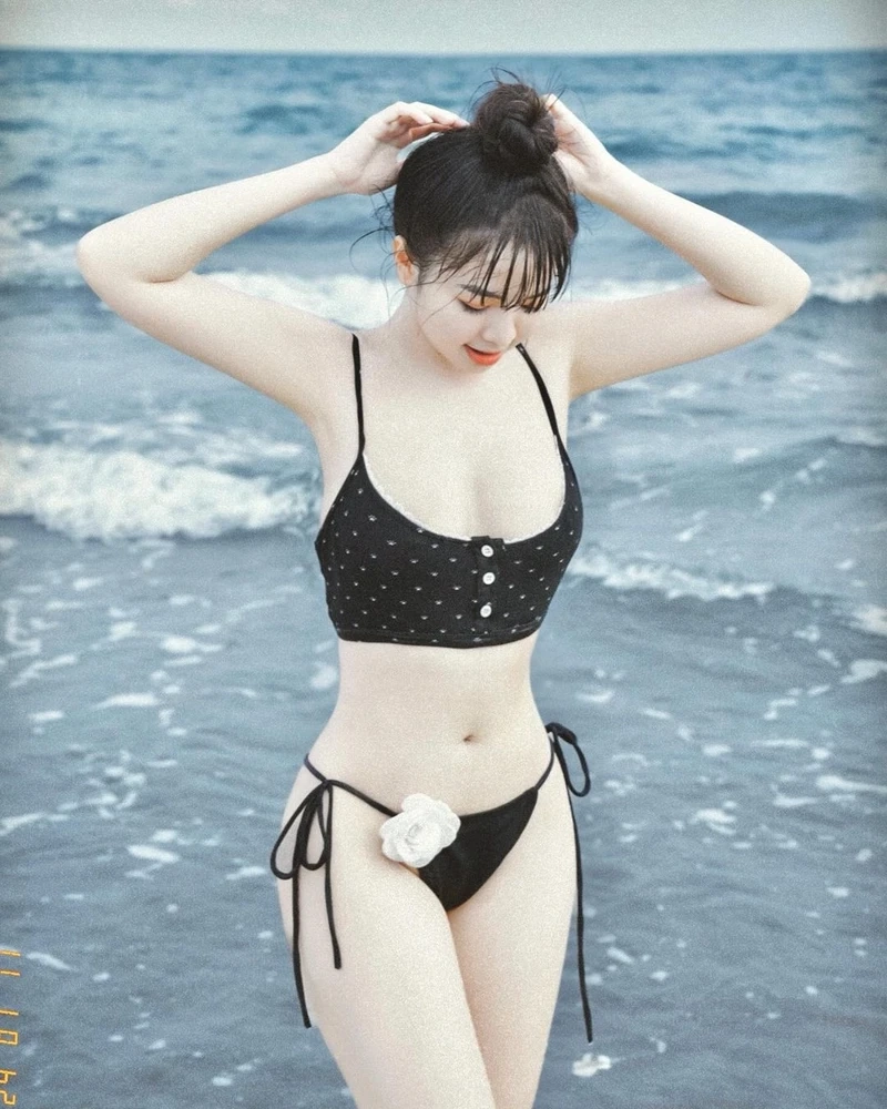 Gái xinh đeo kính tóc dài mang đến phong cách thanh lịch và trẻ trung
