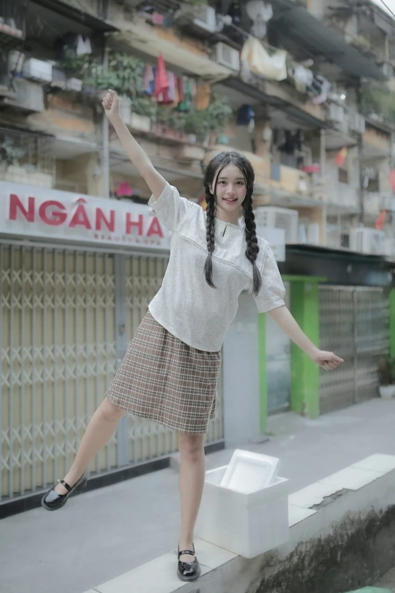 Ngắm gái xinh mặc váy ngắn với vẻ đẹp cuốn hút và đáng yêu