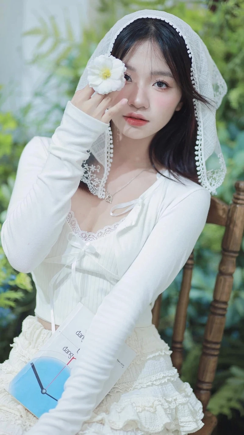 Gái xinh 2k10 mang đến vẻ đẹp ngọt ngào và trẻ trung trong mọi khoảnh khắc