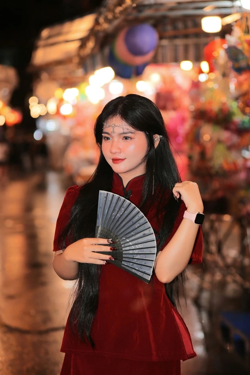 Gái xinh 2k5 mang đến vẻ đẹp cuốn hút và nổi bật trong mọi bức ảnh