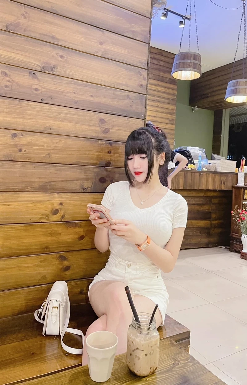Gái xinh 2k7 với vẻ đẹp tự nhiên, tươi mới và thu hút mọi ánh nhìn