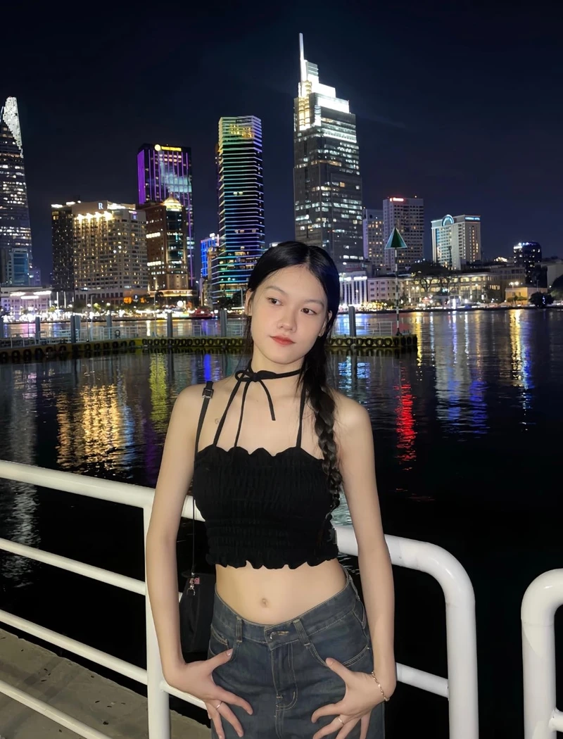 Gái mlem sexy tạo ấn tượng mạnh với vẻ đẹp quyến rũ và cuốn hút