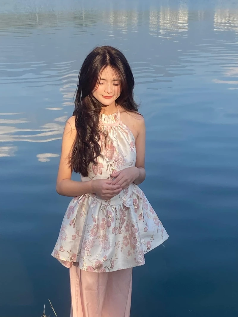 Gái mlem 18+ với vẻ đẹp nóng bỏng và quyến rũ, khiến ai cũng chú ý
