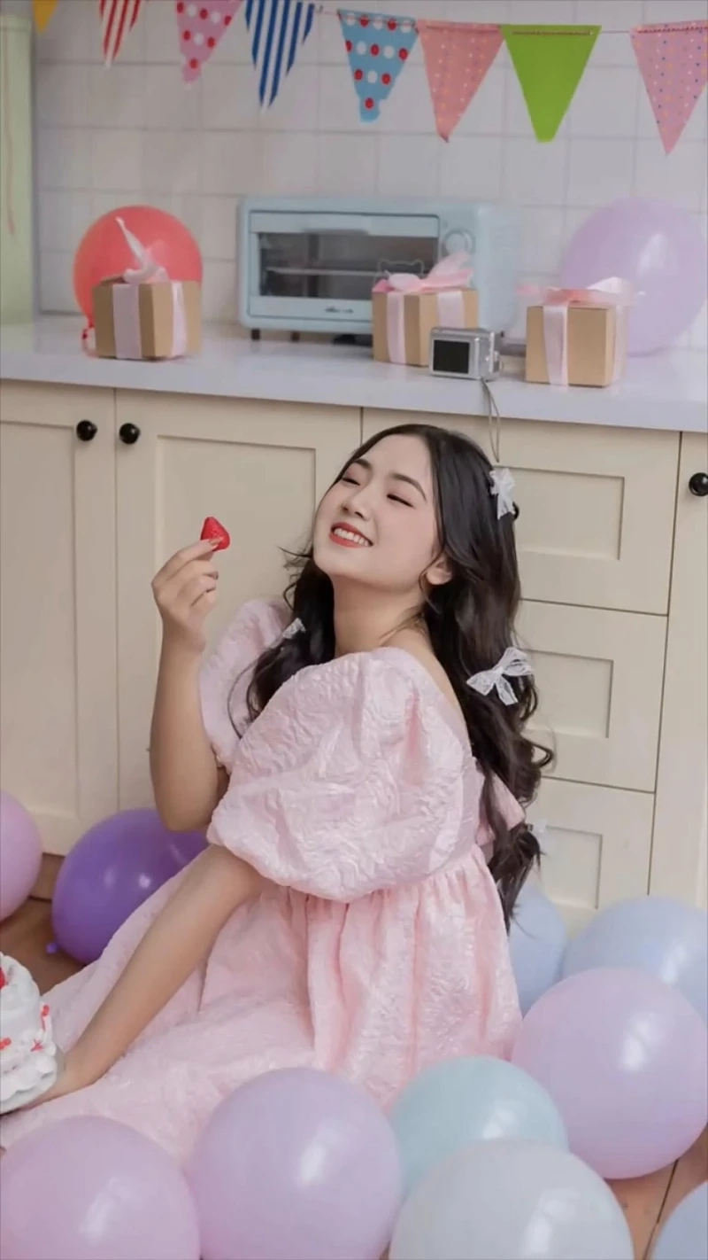 Gái xinh răng khểnh mang đến vẻ đẹp duyên dáng và dễ thương