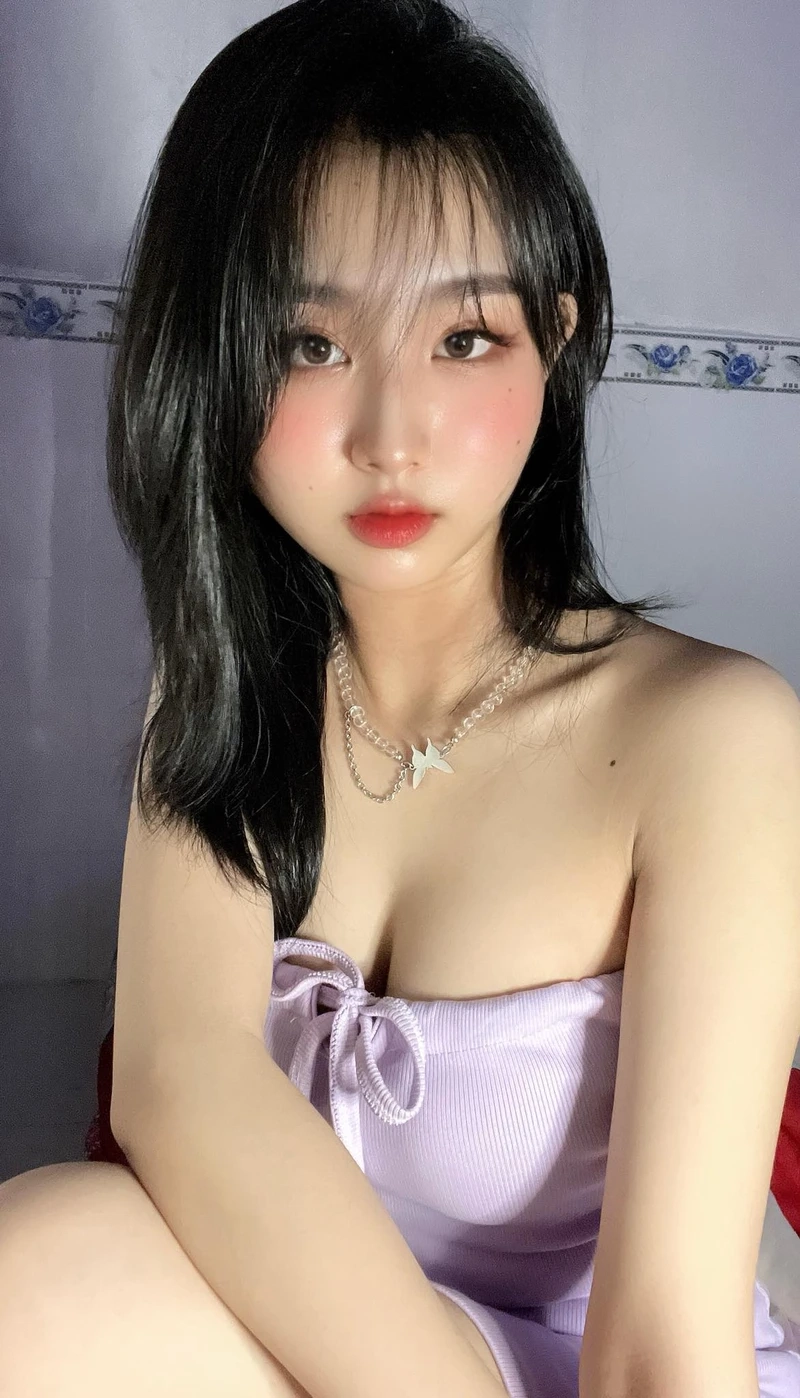 Gái xinh răng khểnh tạo nét đặc biệt, dễ thương và duyên dáng