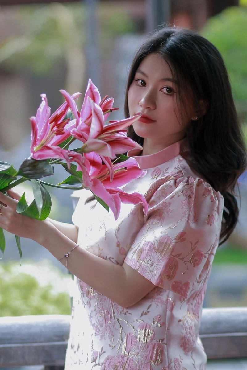 Ảnh gái xinh cười tươi mang đến cảm giác vui vẻ và dễ mến