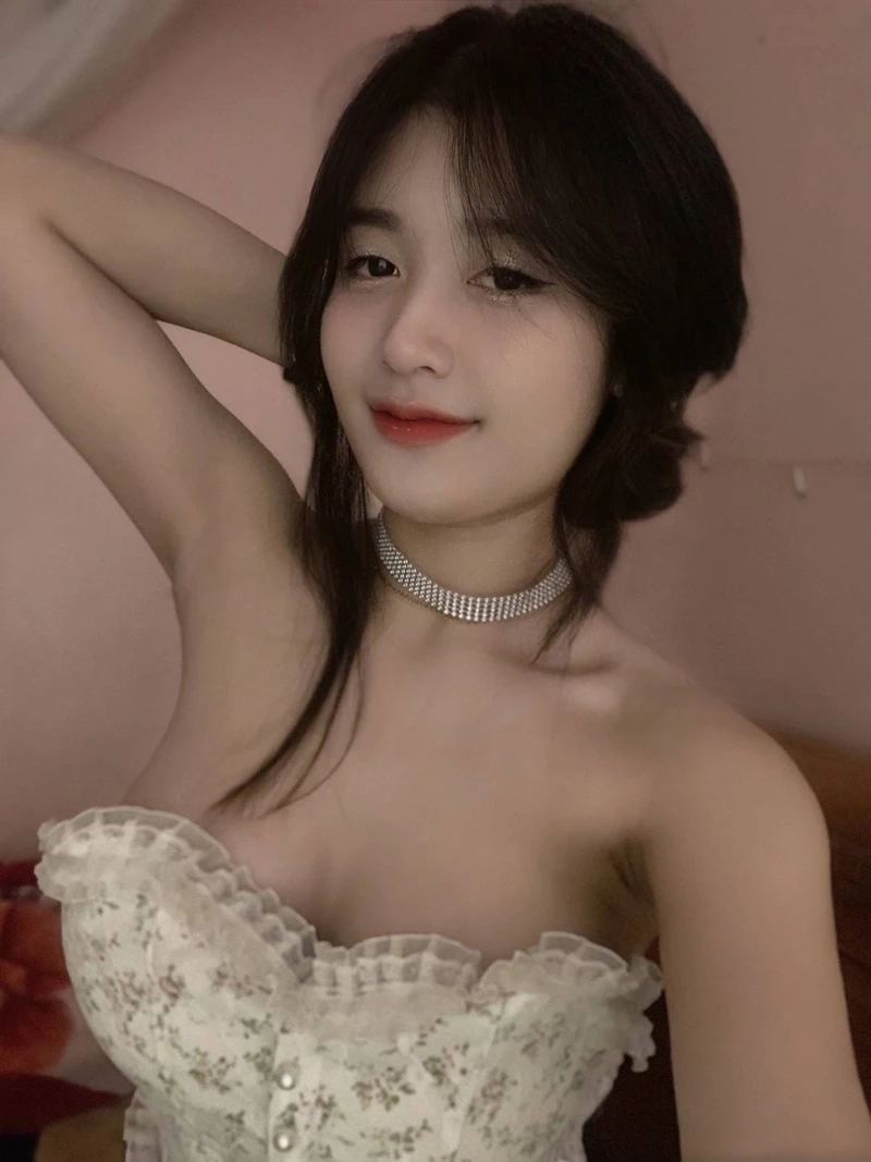 Tw gai xinh gây chú ý với vẻ đẹp tự nhiên và cuốn hút