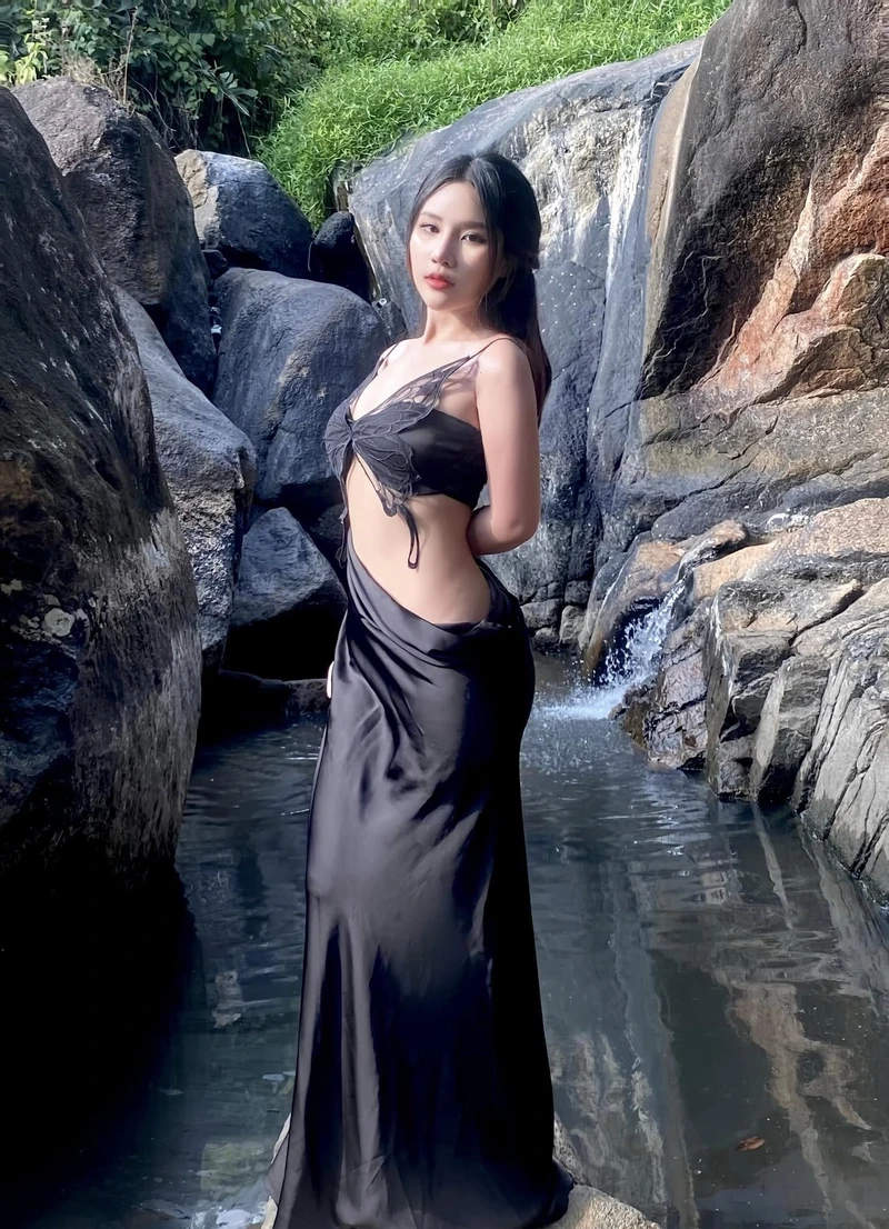 Twitter gái xinh TikTok thu hút hàng triệu lượt theo dõi và tương tác