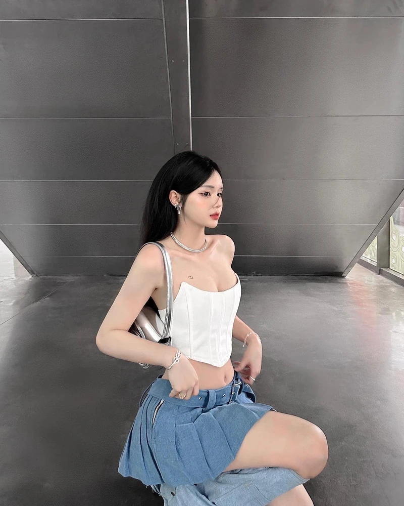 Gái đẹp YouTube thu hút người xem với những video dễ mến