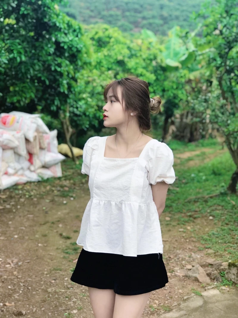 Ảnh cô gái thời trang đường phố tạo phong cách thu hút mọi ánh nhìn