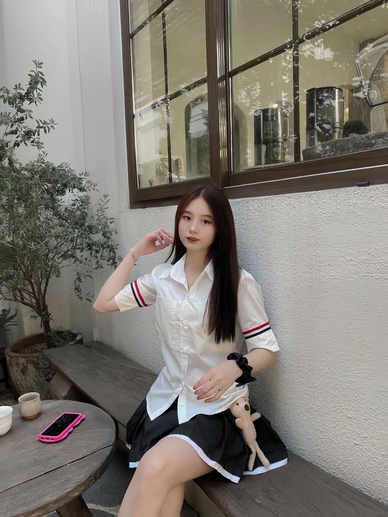 Gái xinh 18 tuổi đẹp với vẻ tự nhiên và thu hút mọi ánh nhìn