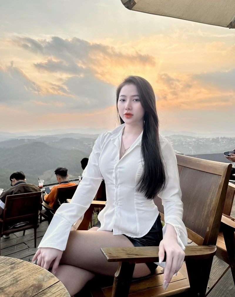 Gái xinh 18 tuổi sexy thu hút ánh nhìn nhờ vẻ đẹp quyến rũ, gợi cảm