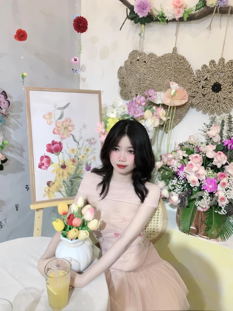 Gái xinh mặc váy ngắn tiktok gây ấn tượng mạnh với phong cách trẻ trung