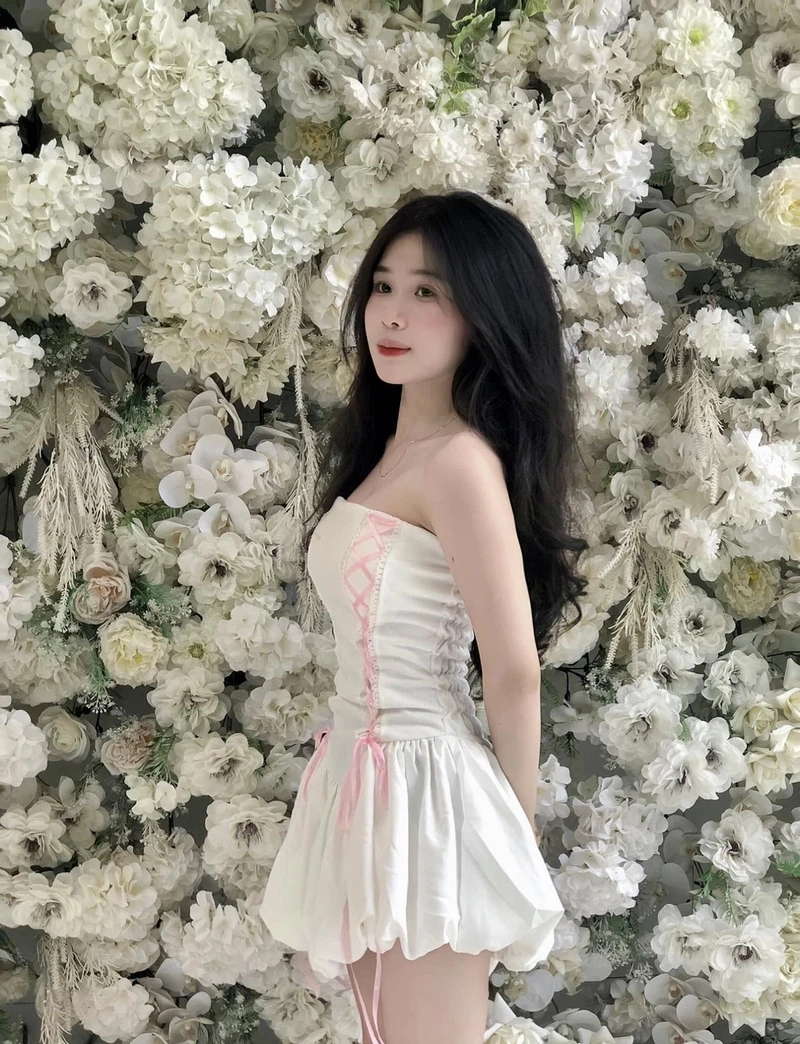 Gái xinh đẹp che mặt mang đến cảm giác huyền bí và quyến rũ