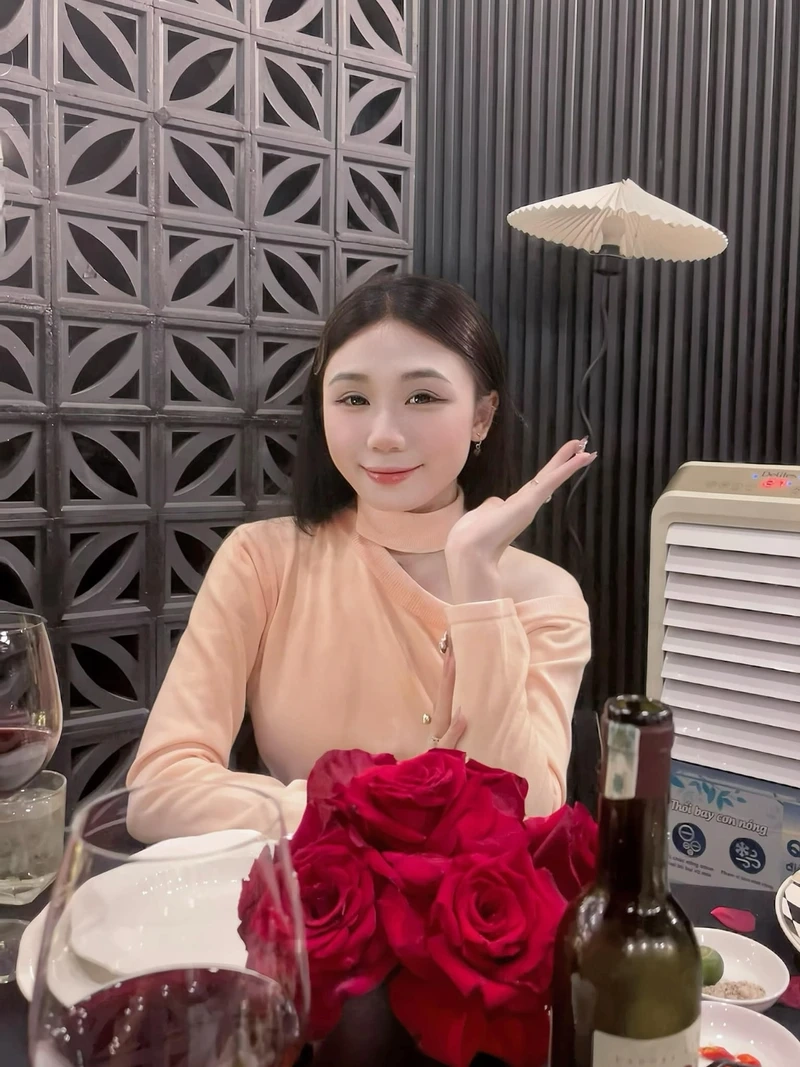 Ảnh con gái 13 tuổi đẹp che mặt toát lên sự trong sáng và dễ thương