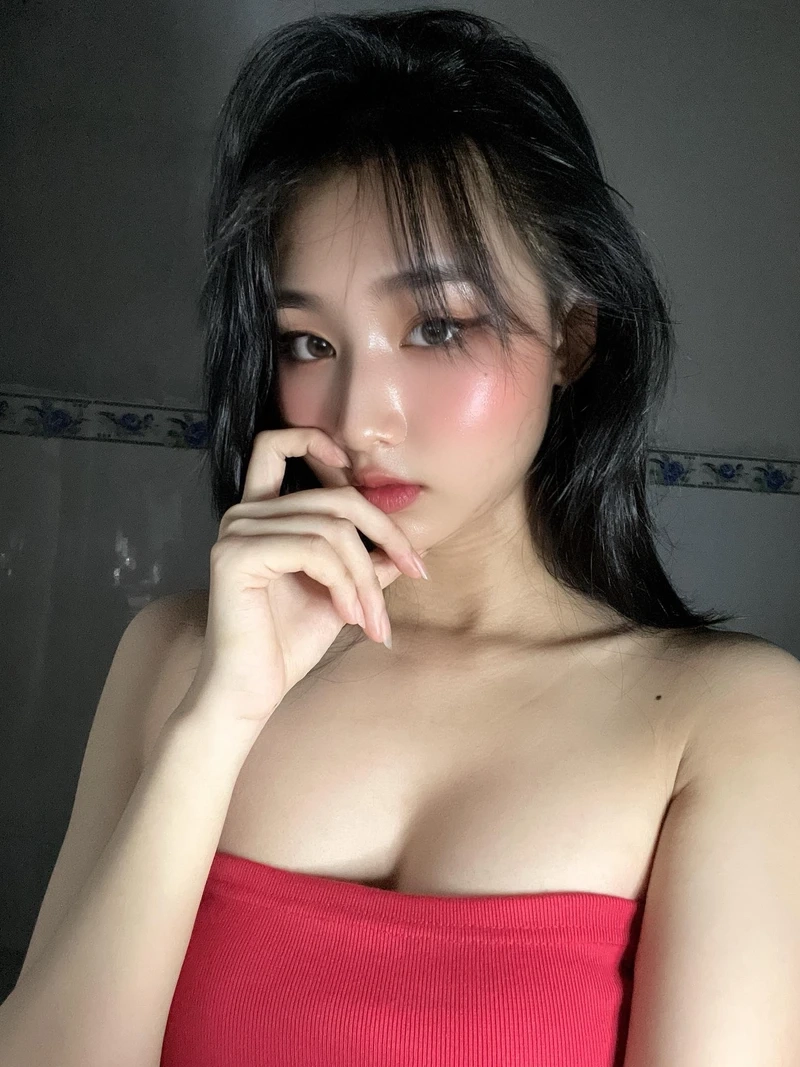Anh gai xinh bikini thu hút người xem nhờ thân hình chuẩn và quyến rũ