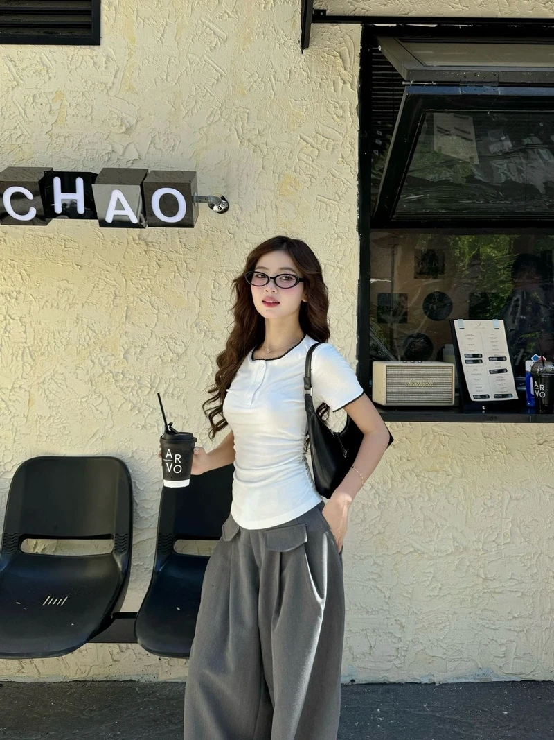 Gai xinh mac bikini goi cam gây sự chú ý với thân hình nóng bỏng