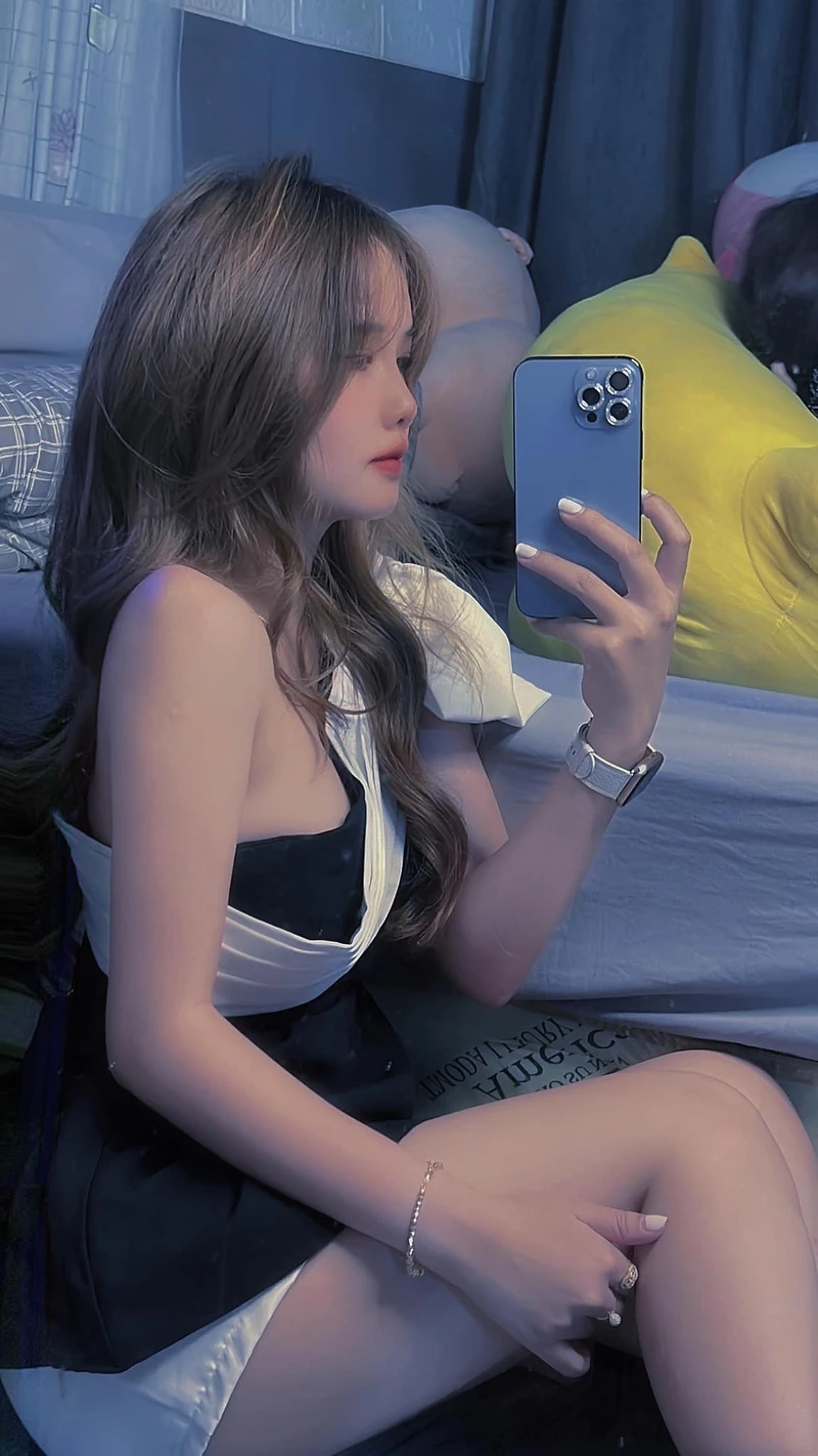 Gái xinh 19 tuổi sexy thu hút sự chú ý nhờ vẻ ngoài gợi cảm, cuốn hút