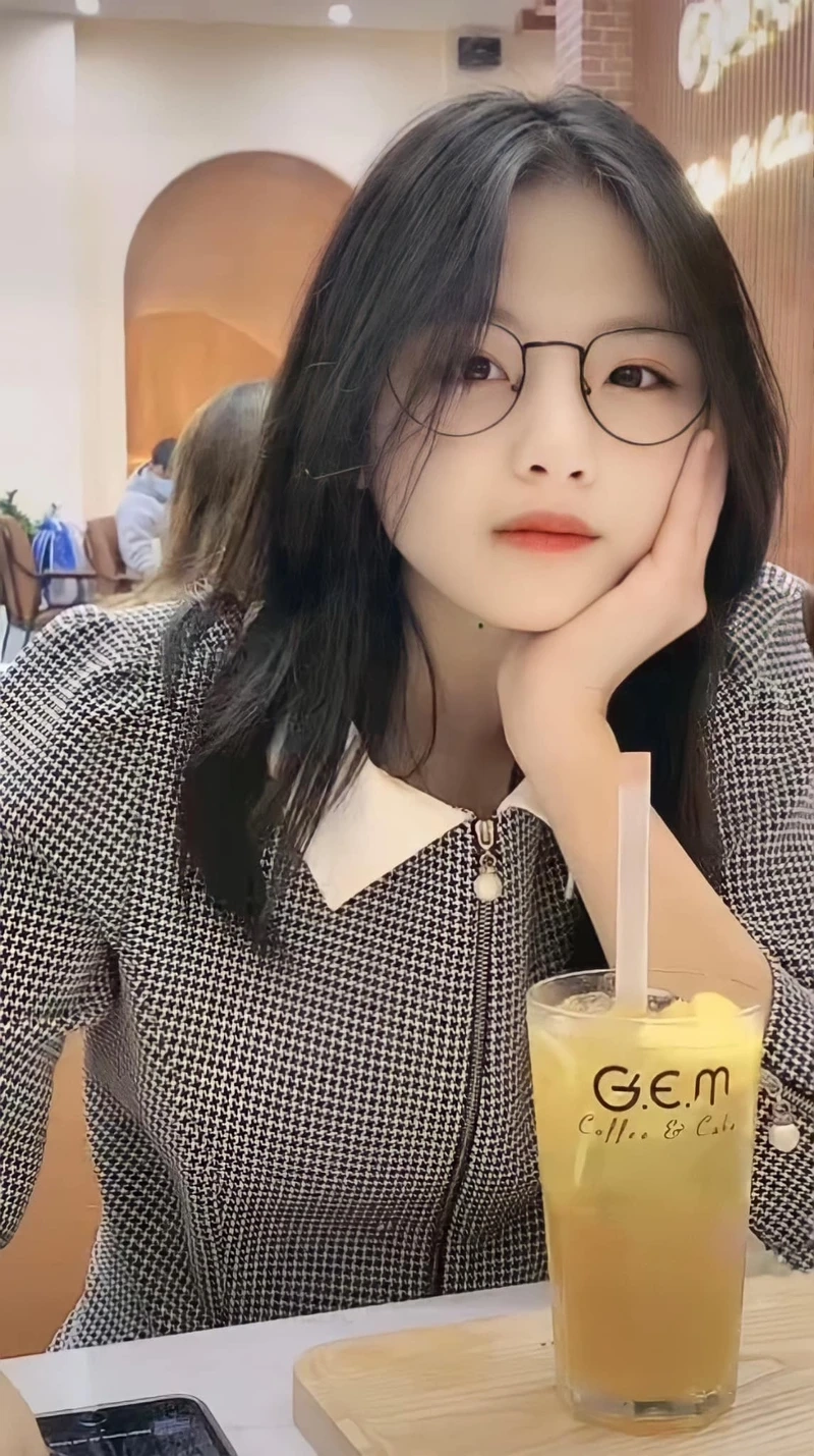 Gái xinh 19 tuổi đáng yêu toát lên sự dễ thương và thu hút mọi ánh nhìn