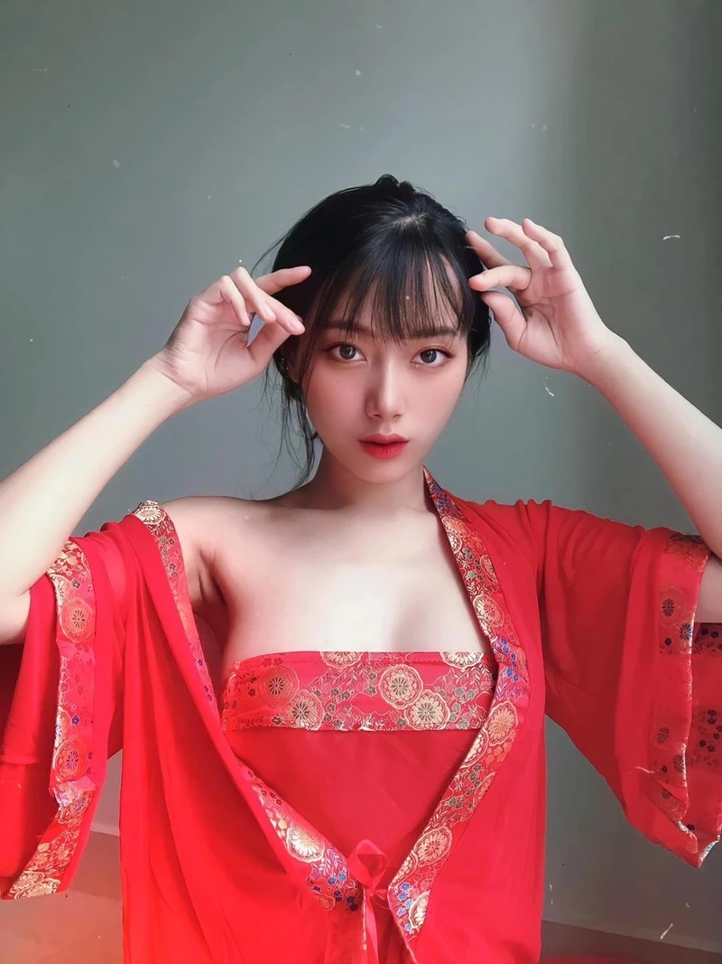 Gái xinh chụp ảnh che mặt tạo nét bí ẩn và thu hút ánh nhìn
