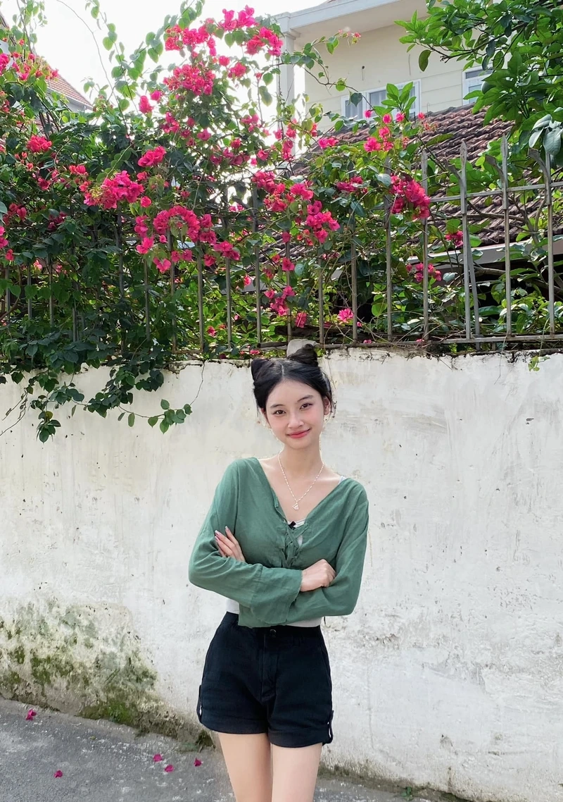 Gái xinh 20 tuổi Việt Nam gây ấn tượng mạnh với nét đẹp truyền thống