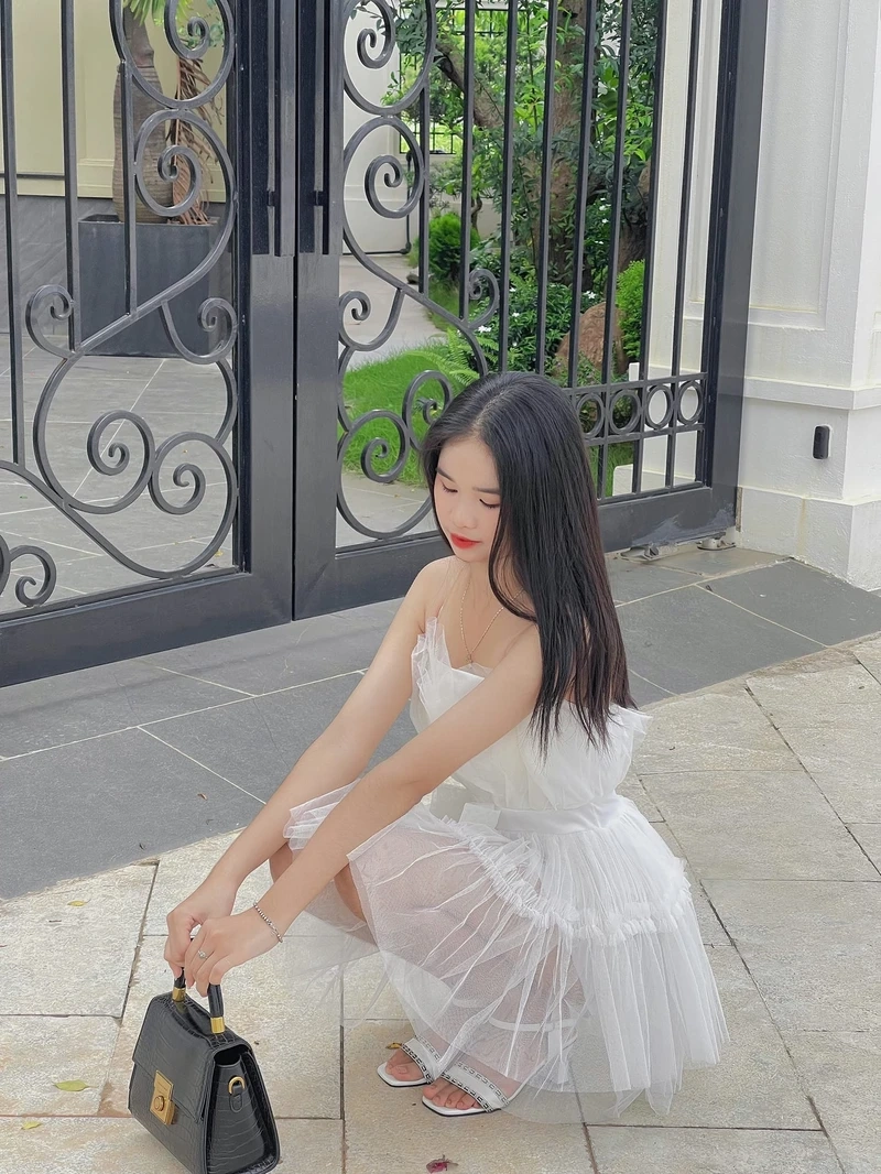 Gái xinh 18 tuổi sexy toát lên vẻ quyến rũ, cuốn hút mọi ánh nhìn