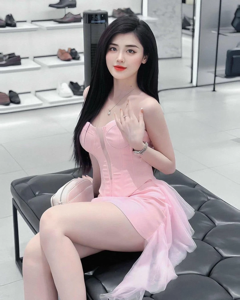 Gái xinh 18 tuổi hình ảnh tỏa sáng với vẻ đẹp tự nhiên, thu hút
