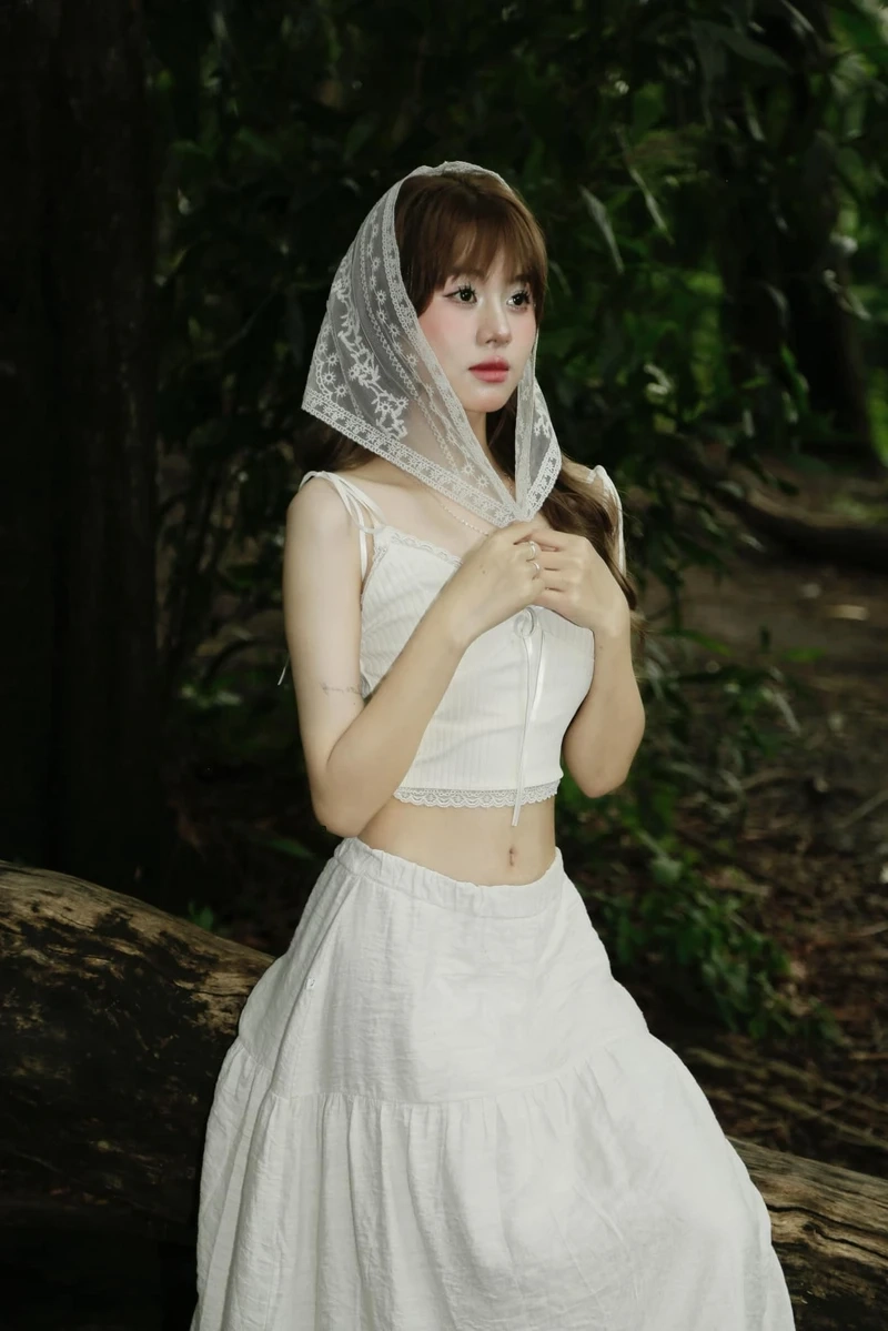 Gái xinh cute tóc dài thu hút sự chú ý với vẻ đẹp dễ thương, tự nhiên