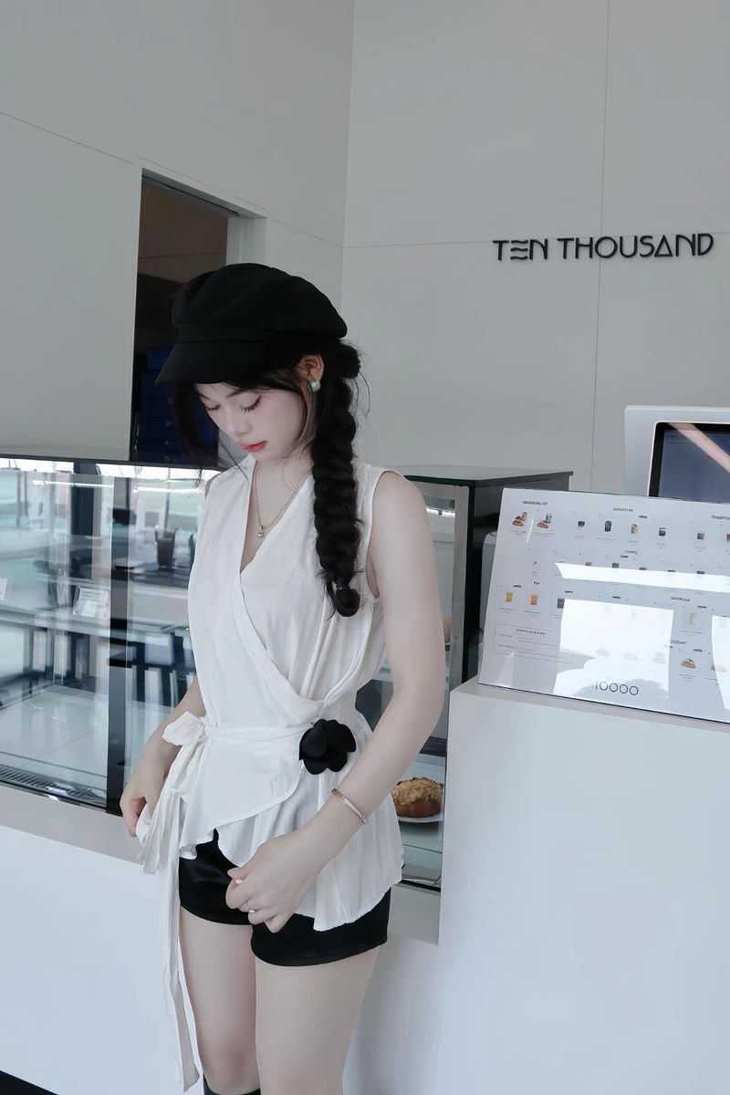 Gái xinh đeo kính tóc dài mang lại vẻ đẹp dịu dàng, thông minh và cuốn hút
