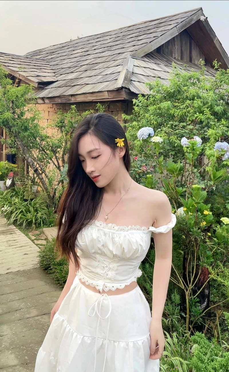 Hình mạng gái toát lên vẻ đẹp ngọt ngào, dễ mến trong mọi khoảnh khắc