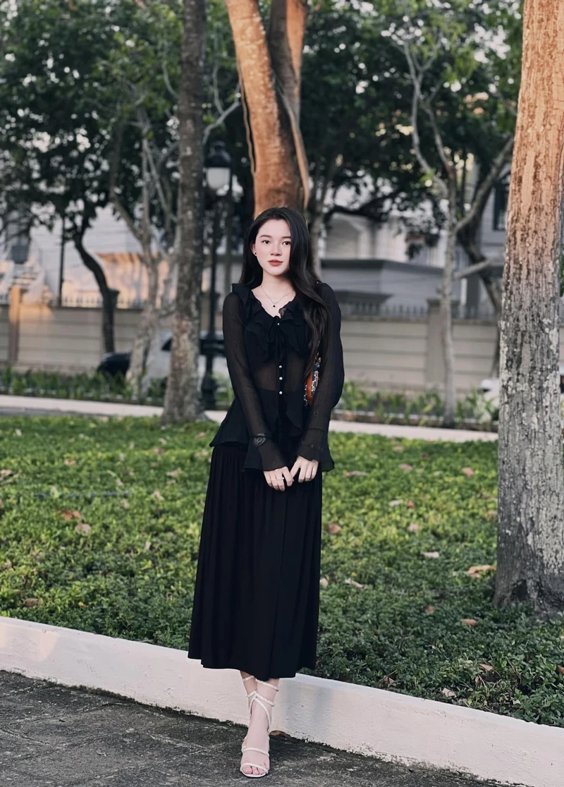 Ảnh gái xinh chụp dáng tạo ấn tượng mạnh mẽ với vẻ đẹp cuốn hút