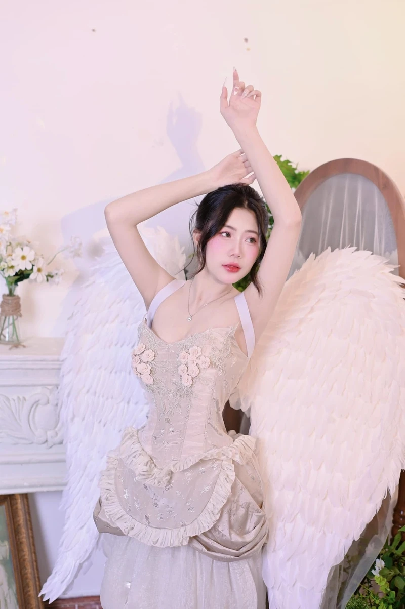 Gái xinh mặc váy ngủ tạo sự dễ thương và thu hút mọi ánh nhìn