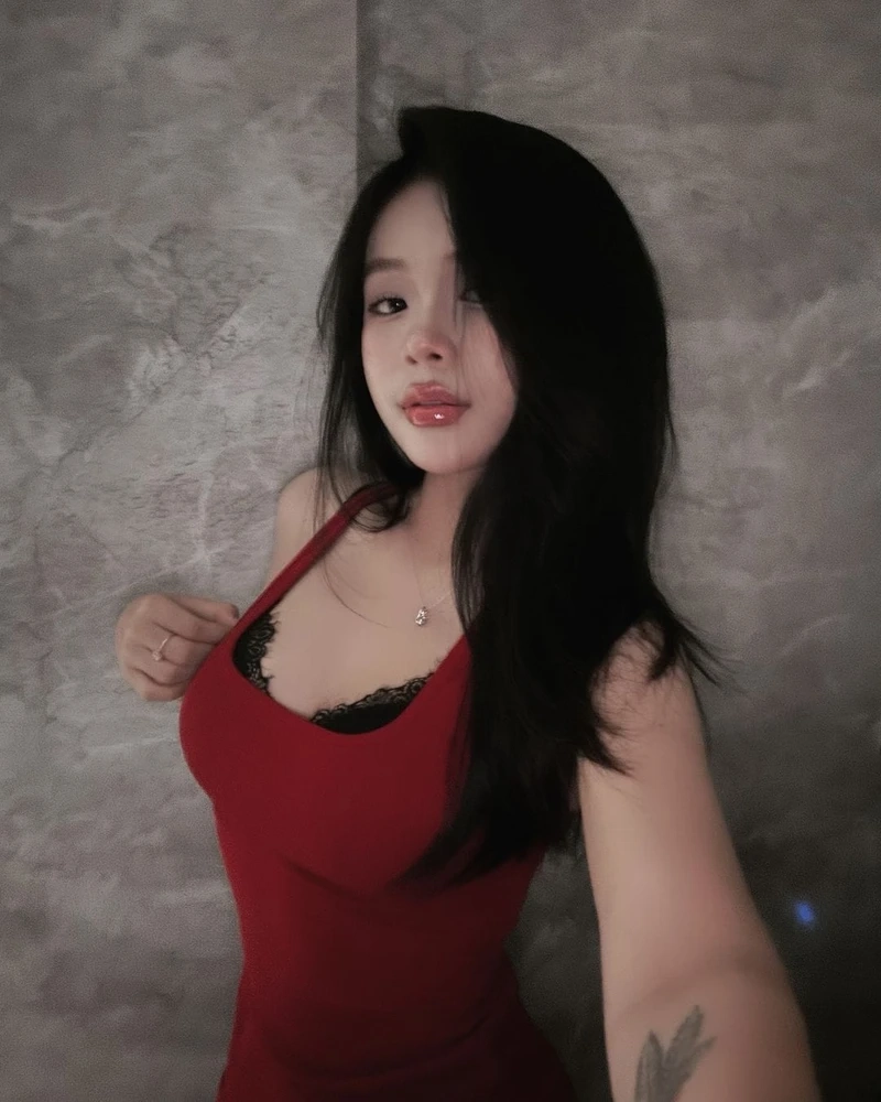 Gái xinh mặc váy ngắn tiktok thu hút với vẻ dễ thương và tự nhiên