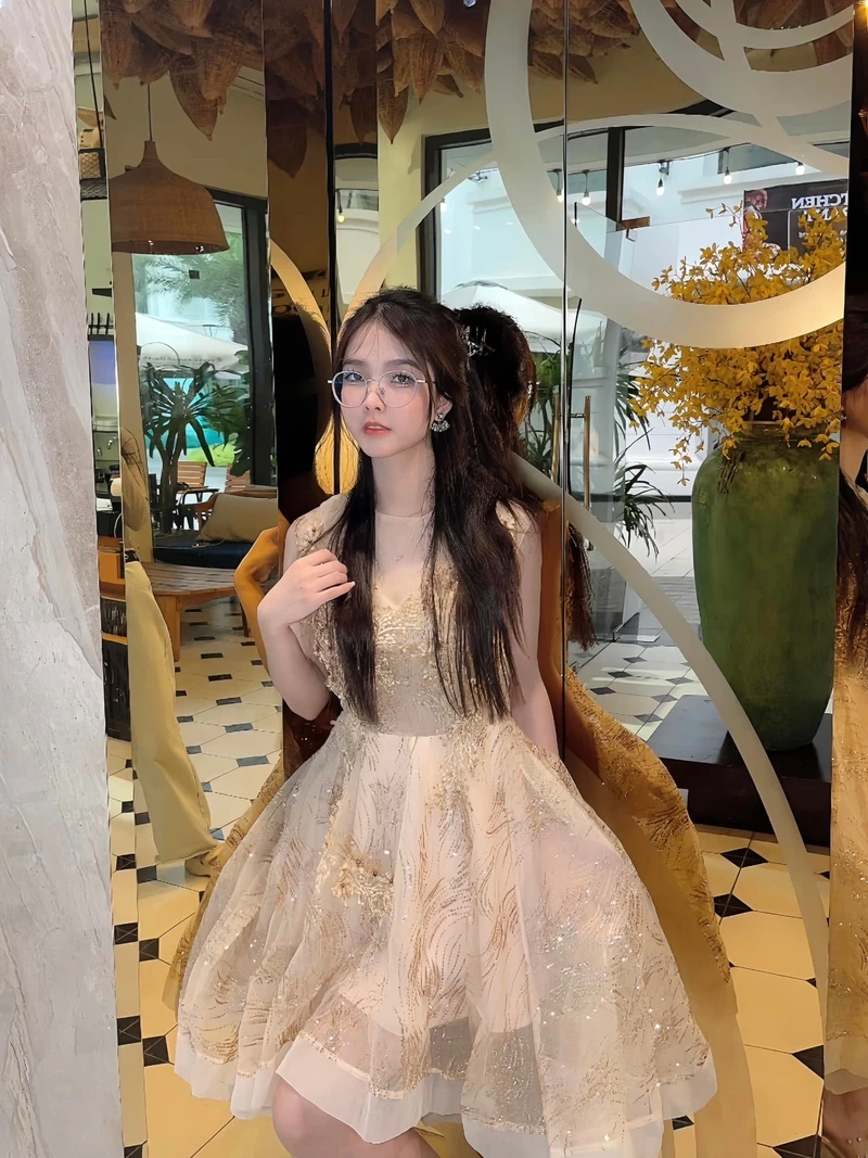 Gái xinh 2k7 Facebook tỏa sáng với sự dễ thương và thu hút mọi ánh nhìn