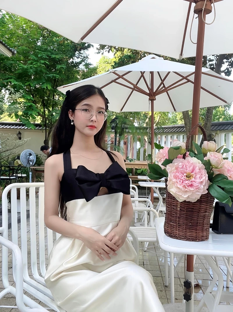 Gái xinh 2k7 tóc ngang vai thể hiện vẻ đẹp tự nhiên và dễ thương