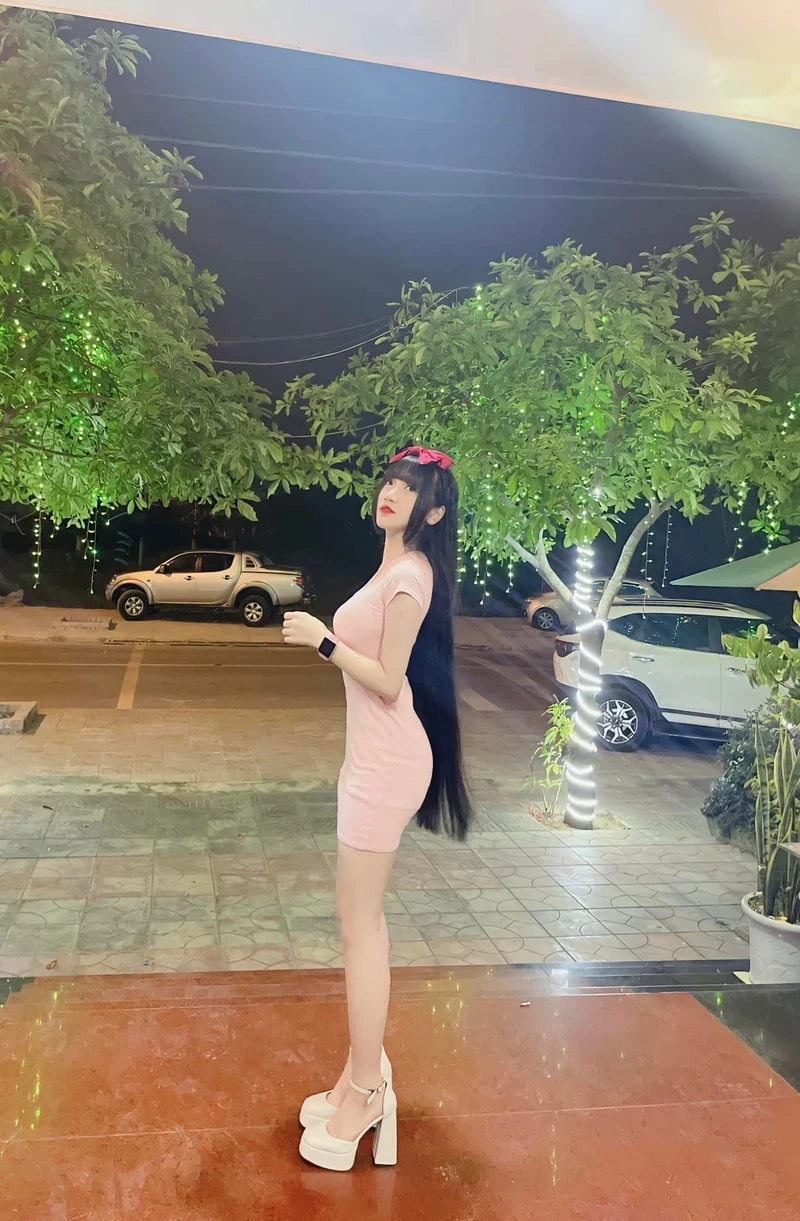 Gái xinh chụp ảnh sexy tạo sự cuốn hút với vẻ gợi cảm và quyến rũ