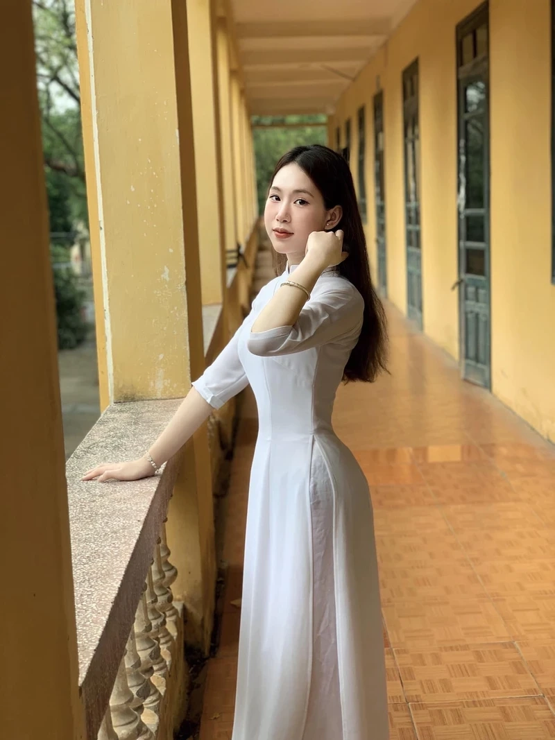 Ảnh gái xinh lớp 10 thu hút mọi ánh nhìn với vẻ đẹp tự nhiên, cuốn hút