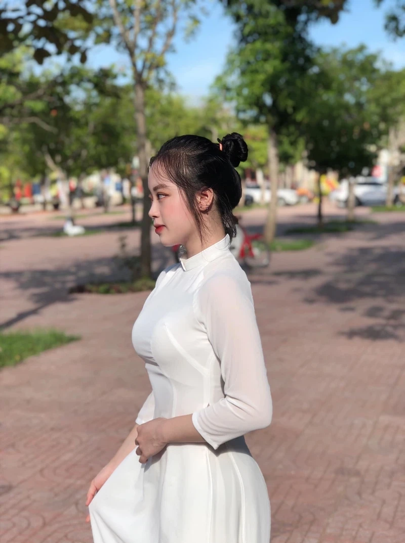 Ảnh gái xinh lớp 12 tỏa sáng với nét đẹp trưởng thành và thu hút