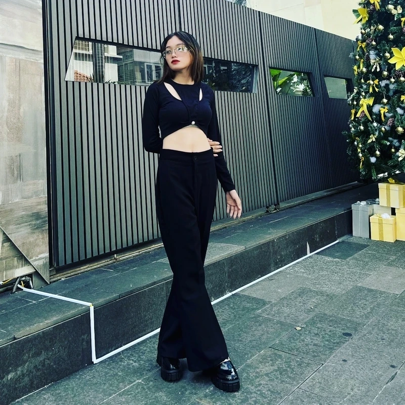 Anh con gai cute tạo sự thu hút với vẻ dễ thương và ngọt ngào
