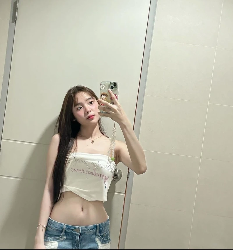 Gái xinh 2k8 Facebook gây ấn tượng mạnh với vẻ đẹp dễ mến