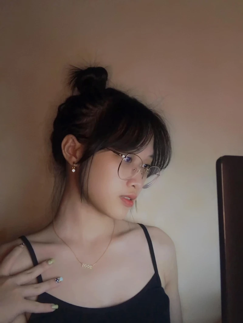 Gái xinh có răng khểnh, mang đến sự dễ thương đầy charm