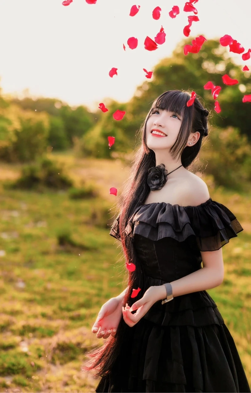 Gái xinh mặc áo dài live, làm say đắm người xem với sự cuốn hút