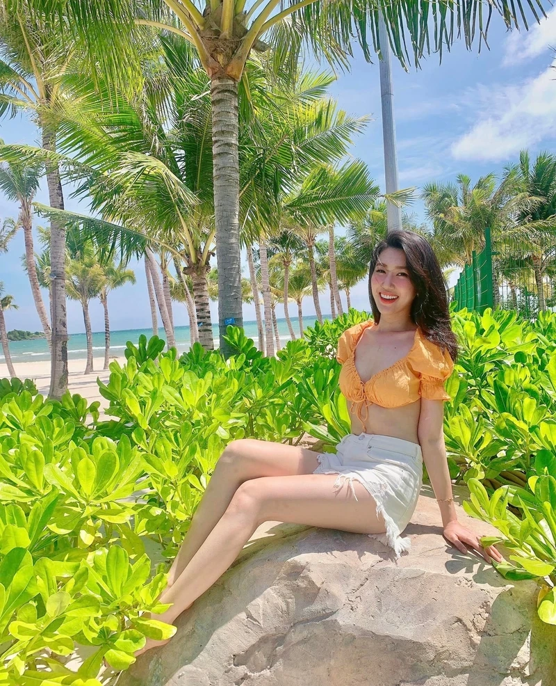 Ảnh bikini của Thuý Ngân nhận được sự yêu thích từ khán giả 