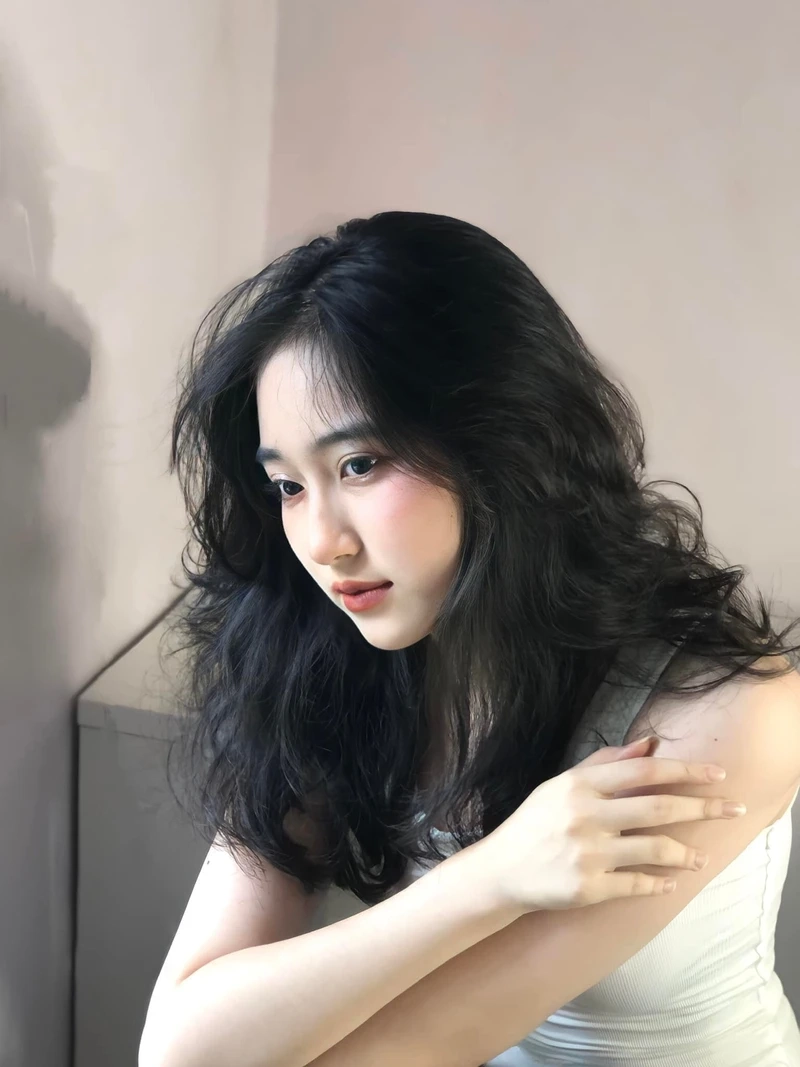 Gái xinh chụp lookbook với phong cách sáng tạo và hiện đại