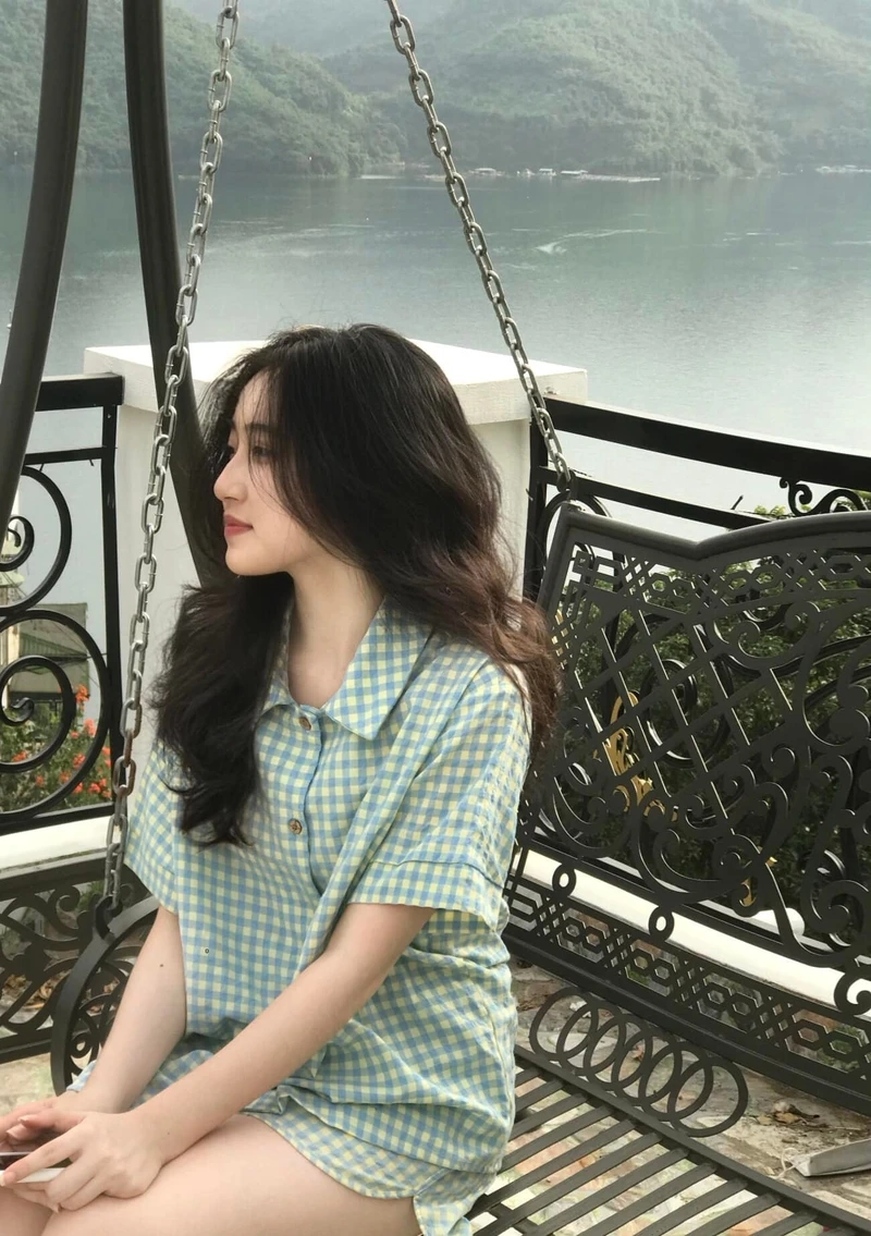 Mẫu ảnh thời trang nữ thể hiện nét đẹp thanh lịch và tinh tế