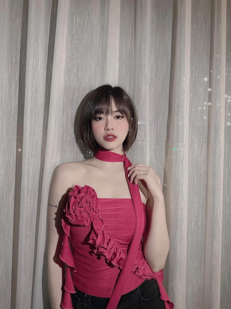 Mẫu ảnh nữ phong cách Hàn Quốc với vẻ đẹp dịu dàng và cuốn hút